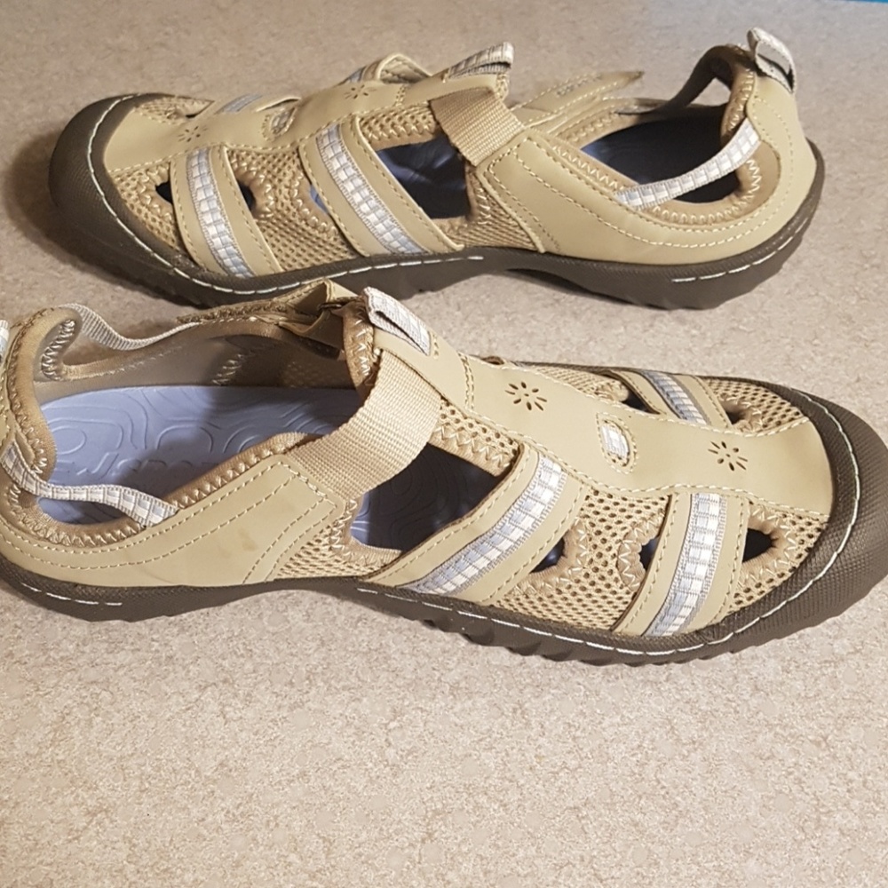 Shoes - Picture 3 of 4